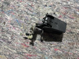 bontott VW CADDY Bal Tolóajtó Zárszerkezet