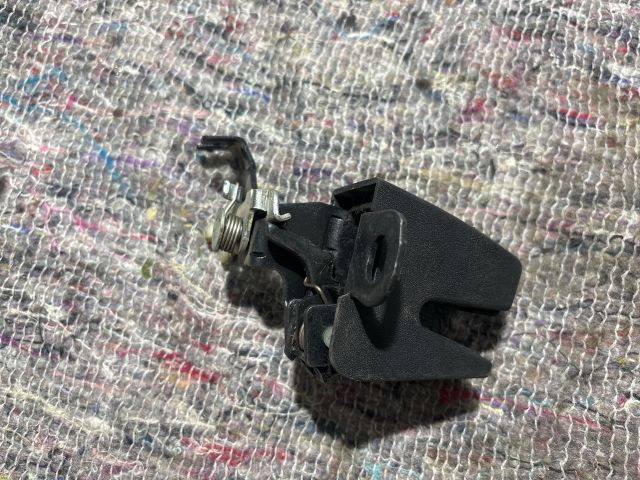 bontott VW CADDY Bal Tolóajtó Zárszerkezet