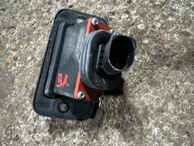 bontott VW CADDY Bal Tolóajtó Zárszerkezet