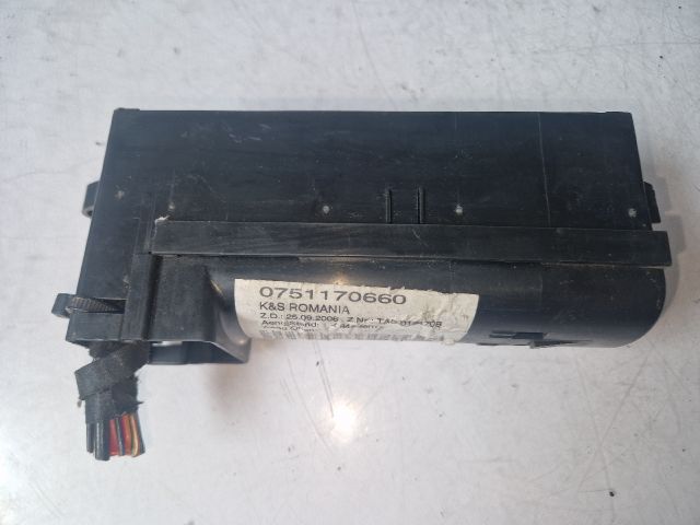 bontott VW CADDY Biztosítéktábla Doboz