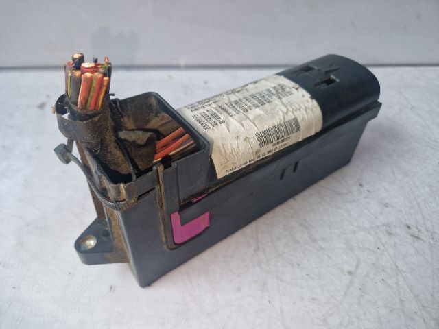 bontott VW CADDY Biztosítéktábla Doboz