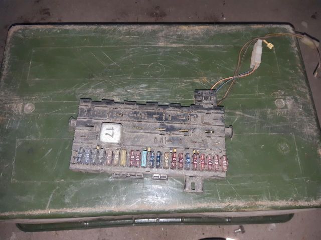 bontott VW CADDY Biztosítéktábla Motortér