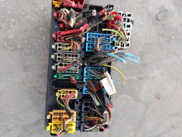 bontott VW CADDY Biztosítéktábla Utastér