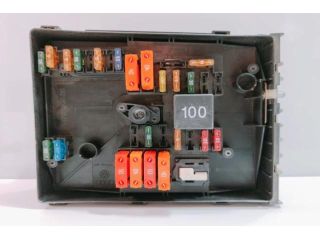 bontott VW CADDY Biztosítéktábla Utastér