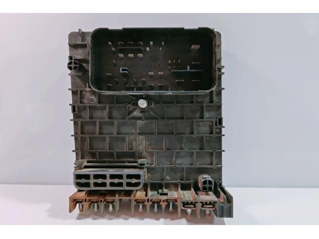 bontott VW CADDY Biztosítéktábla Utastér