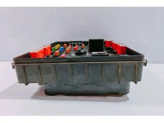 bontott VW CADDY Biztosítéktábla Utastér