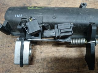 bontott VW CADDY Csomagtér Nyitó Kar / Gomb