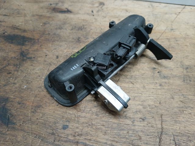 bontott VW CADDY Csomagtér Nyitó Kar / Gomb