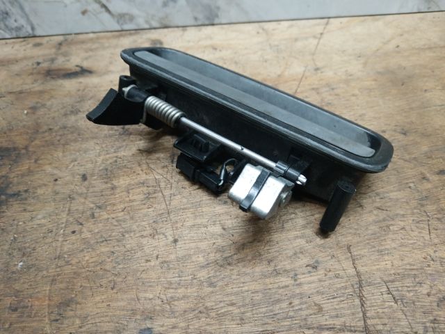 bontott VW CADDY Csomagtér Nyitó Kar / Gomb