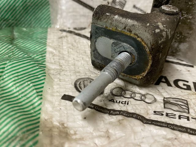 bontott VW CADDY Csomagtérajtó Jobb Zsanér