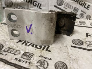 bontott VW CADDY Csomagtérajtó Jobb Zsanér