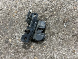 bontott VW CADDY Csomagtérajtó Zárbetét