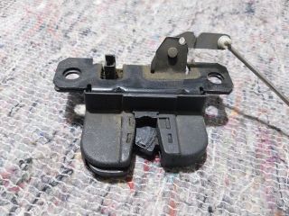 bontott VW CADDY Csomagtérajtó Zárbetét