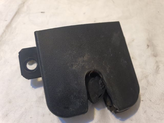 bontott VW CADDY Csomagtérajtó Zárszerkezet