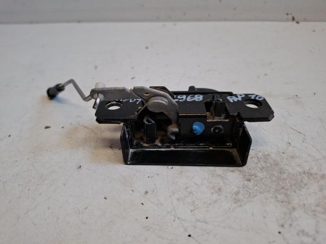 bontott VW CADDY Csomagtérajtó Zárszerkezet