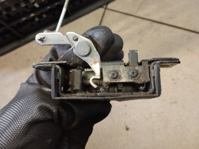 bontott VW CADDY Csomagtérajtó Zárszerkezet