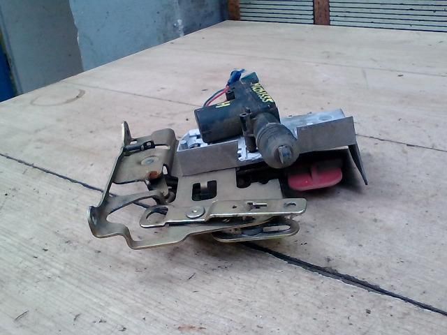 bontott VW CADDY Csomagtérajtó Zárszerkezet