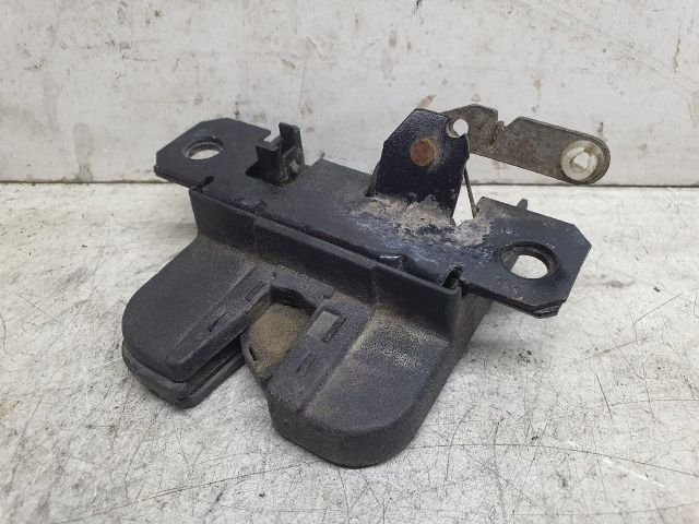 bontott VW CADDY Csomagtérajtó Zárszerkezet