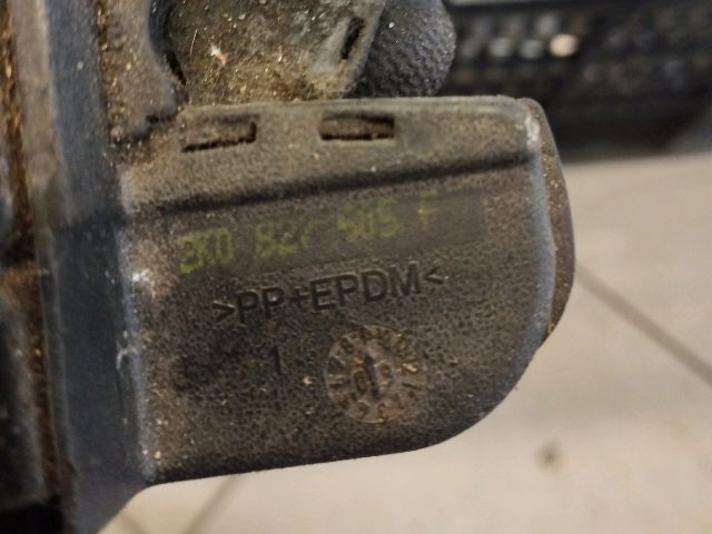 bontott VW CADDY Csomagtérajtó Zárszerkezet