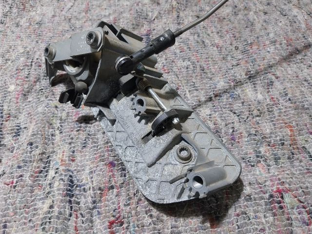 bontott VW CADDY Csomagtérajtó Zárszerkezet