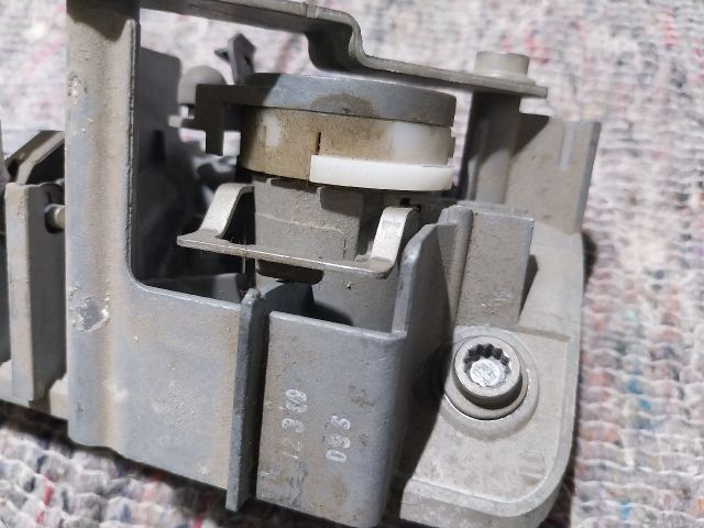 bontott VW CADDY Csomagtérajtó Zárszerkezet