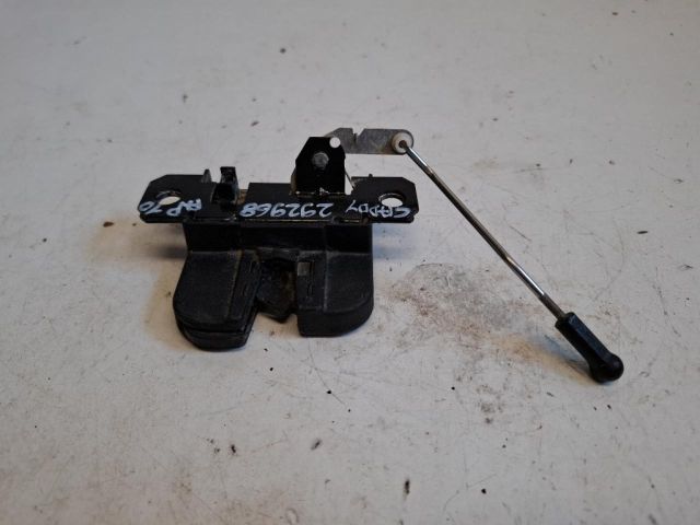 bontott VW CADDY Csomagtérajtó Zárszerkezet