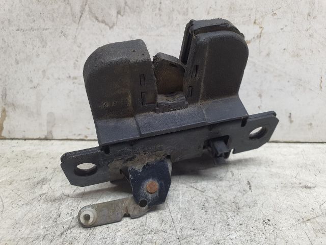 bontott VW CADDY Csomagtérajtó Zárszerkezet