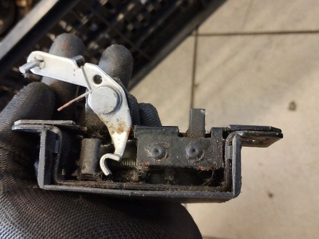 bontott VW CADDY Csomagtérajtó Zárszerkezet