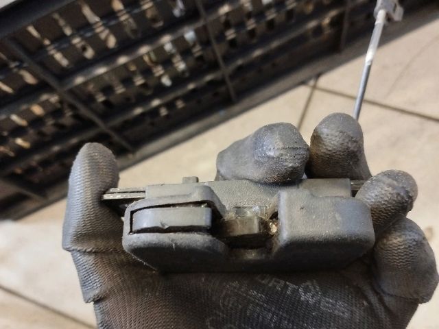 bontott VW CADDY Csomagtérajtó Zárszerkezet