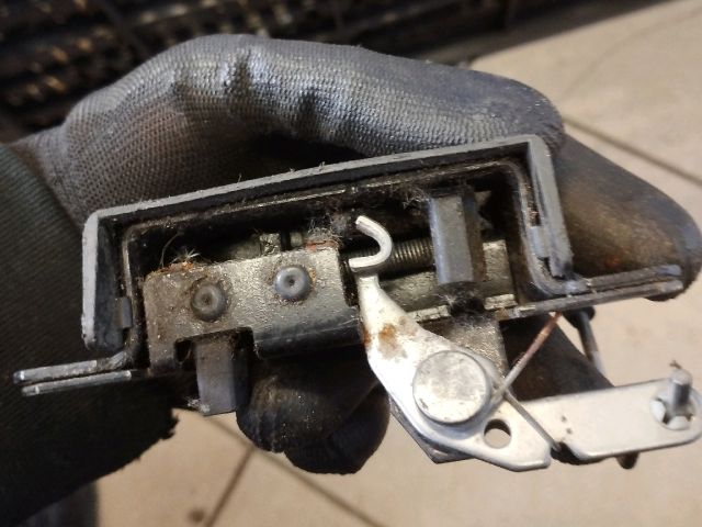 bontott VW CADDY Csomagtérajtó Zárszerkezet