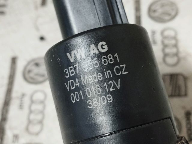 bontott VW CADDY Első Ablakmosó Szivattyú