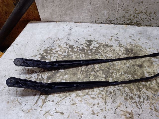 bontott VW CADDY Első Ablaktörlő Kar