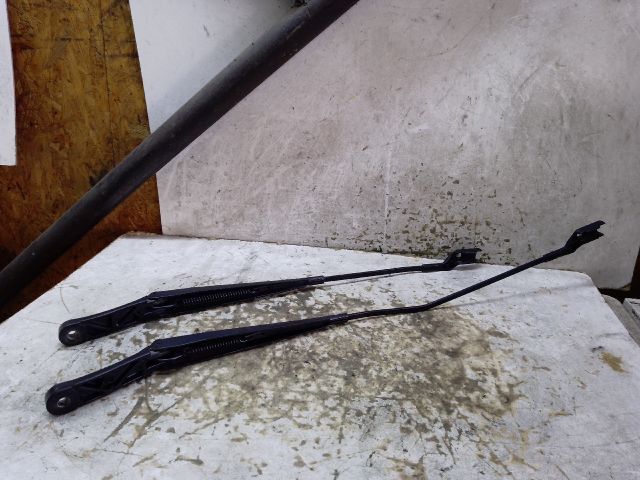 bontott VW CADDY Első Ablaktörlő Kar