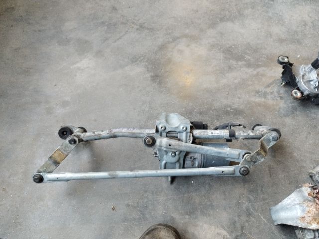 bontott VW CADDY Első Ablaktörlő Szerkezet Motorral