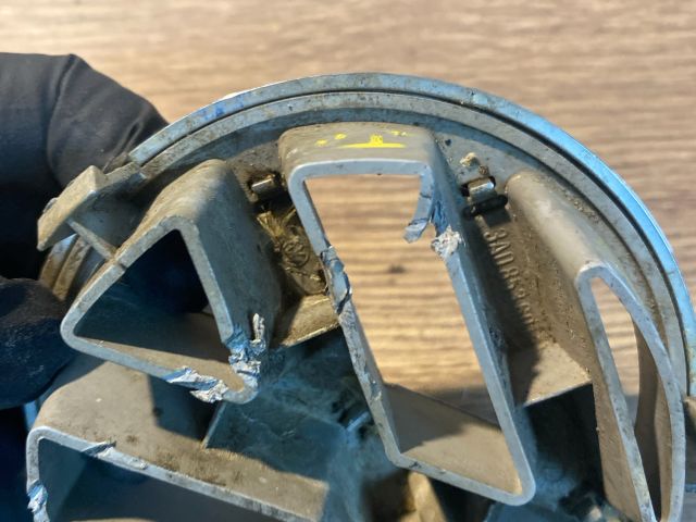 bontott VW CADDY Első Embléma