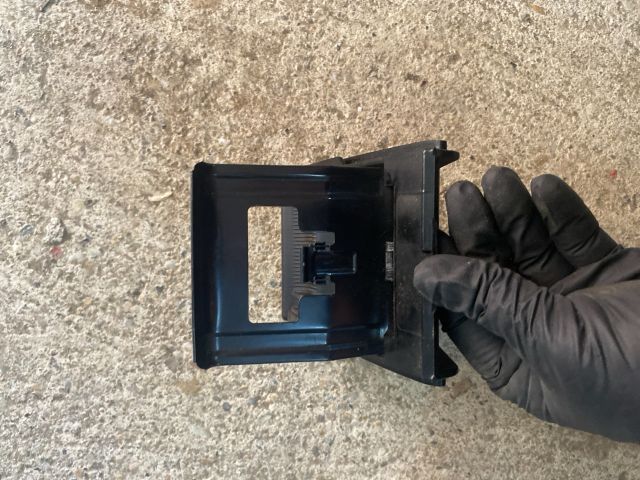 bontott VW CADDY Első Hamutartó