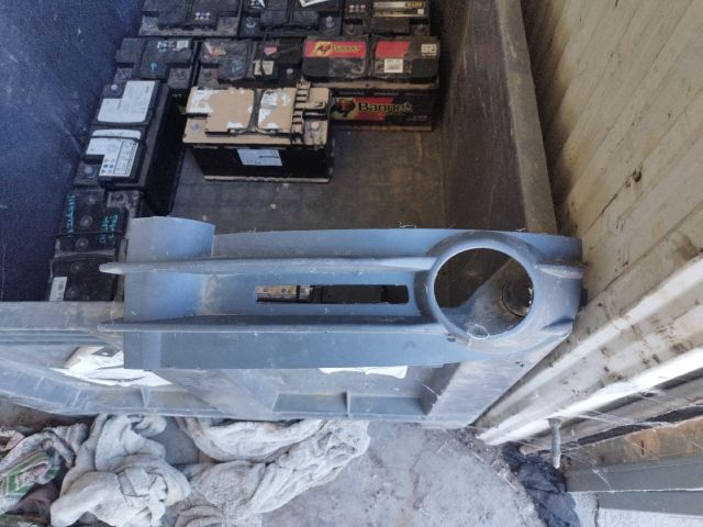 bontott VW CADDY Első Lökhárító Bal Díszrács