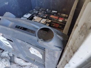 bontott VW CADDY Első Lökhárító Bal Díszrács