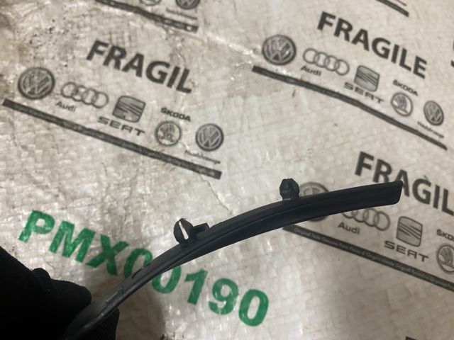 bontott VW CADDY Első Szélvédő Jobb Díszléc