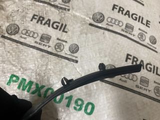 bontott VW CADDY Első Szélvédő Jobb Díszléc