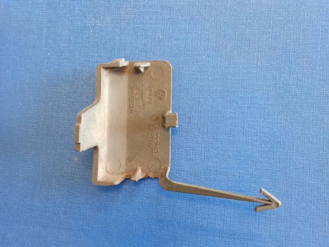 bontott VW CADDY Első Vonószem Burkolat