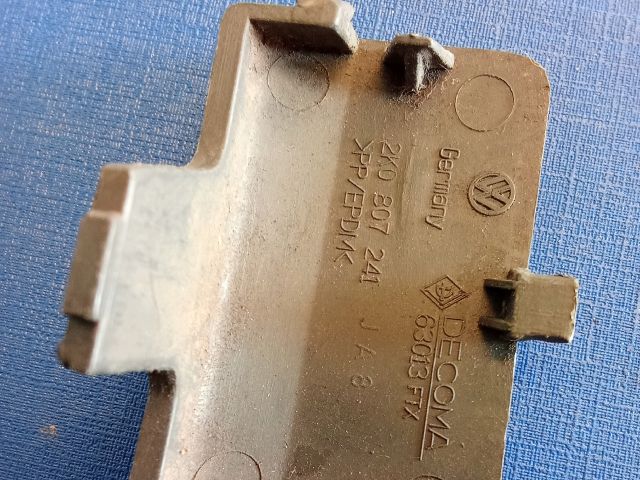 bontott VW CADDY Első Vonószem Burkolat