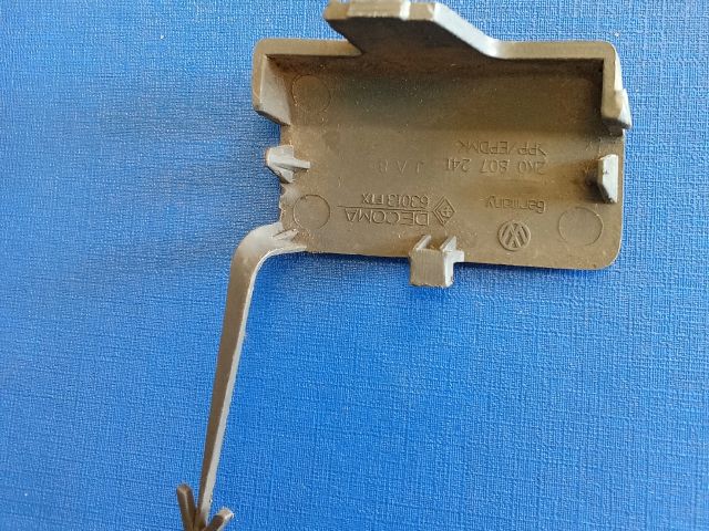 bontott VW CADDY Első Vonószem Burkolat