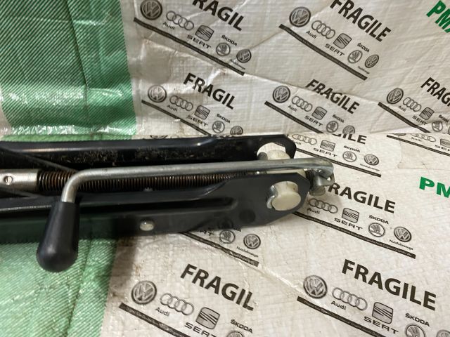 bontott VW CADDY Emelő