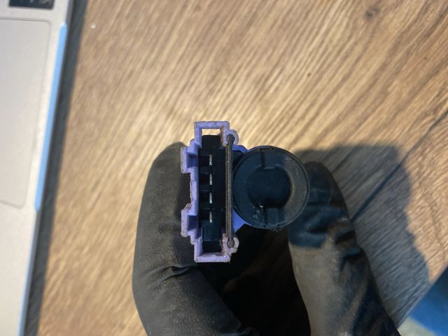 bontott VW CADDY Fék Pedál Kapcsoló