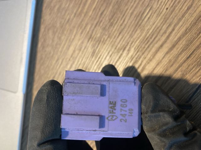 bontott VW CADDY Fék Pedál Kapcsoló