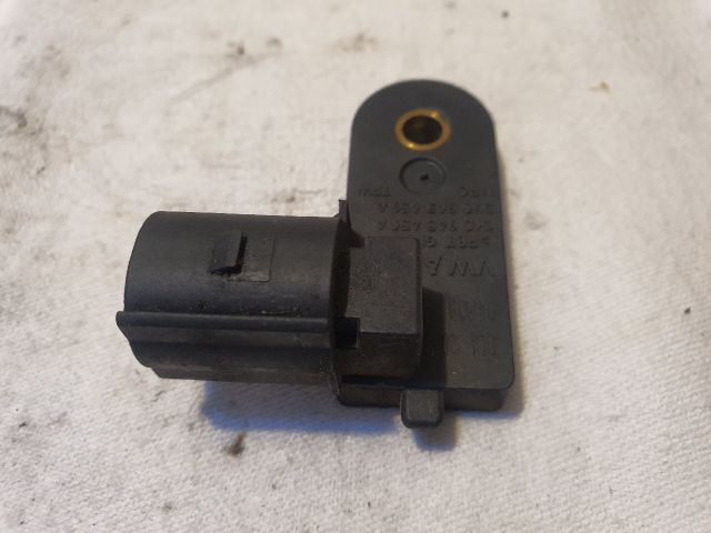 bontott VW CADDY Fék Pedál Kapcsoló