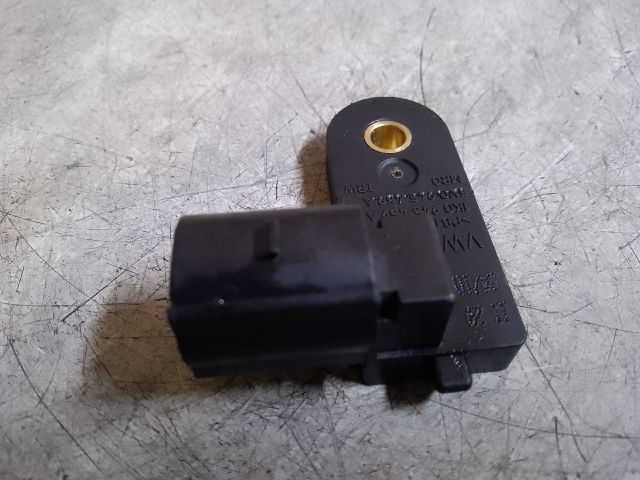 bontott VW CADDY Fék Pedál Kapcsoló