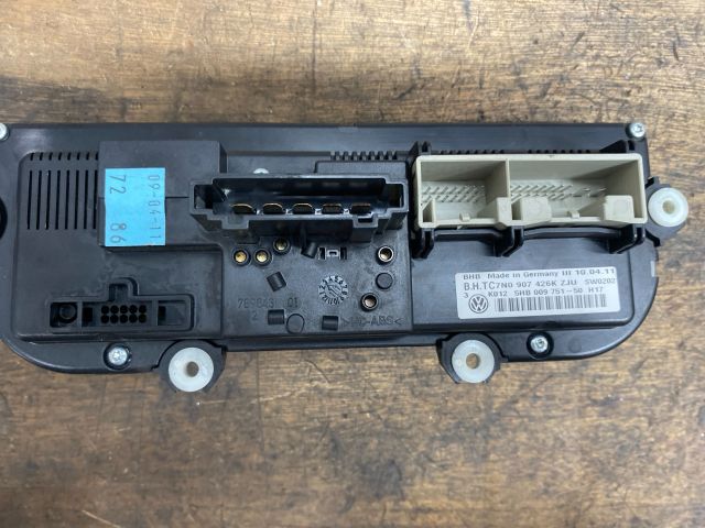 bontott VW CADDY Fűtéskapcsoló (digit klímás)