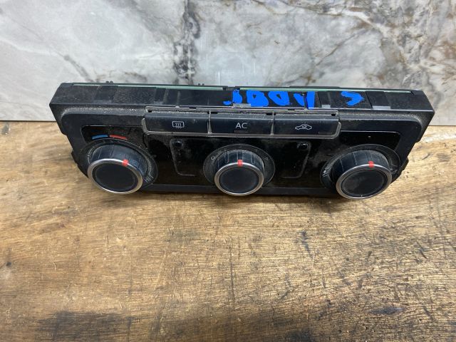 bontott VW CADDY Fűtéskapcsoló (digit klímás)